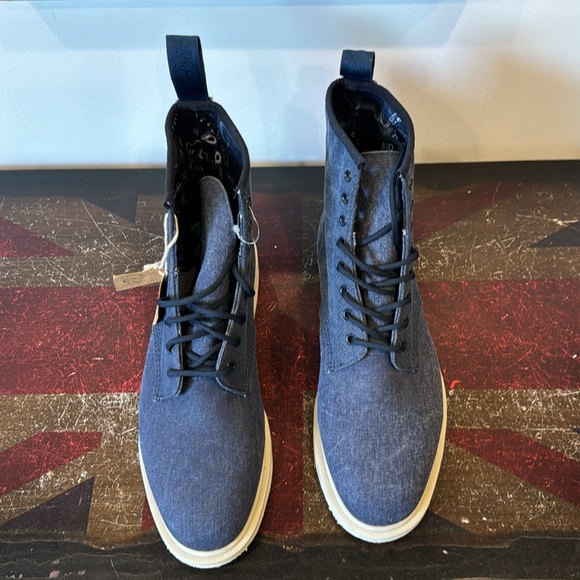 NEW WITH TAGS - Dr Martens Whiton Canvas Indigo 8-hole boots - amazing boots - Picture 3 of 14